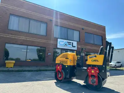 Les rouleaux vibrants tandem sont largement utilisés pour le compactage de l'asphalte, du gravier, d...