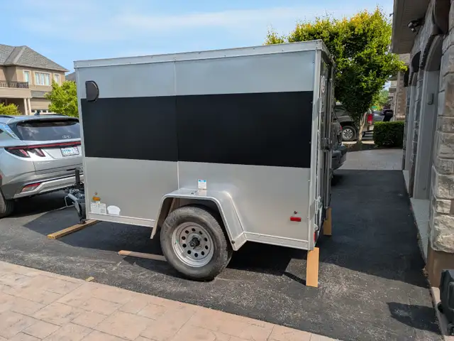 2021 Enclosed 5 X 8 Wedge Nose Aluminum Cargo TRAILER in Cargo & Utility Trailers in St. Catharines - Image 5