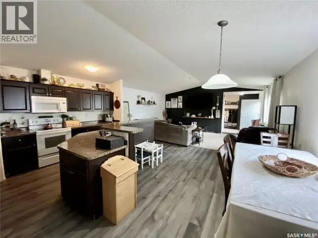 114 3 STREET E Carnduff, Saskatchewan in Houses for Sale in Regina - Image 12