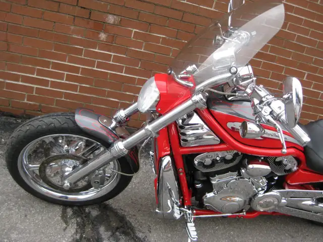 2006 Harley-Davidson CVO VRSCSE2 Screamin’ Eagle V-Rod in Street, Cruisers & Choppers in City of Toronto - Image 16
