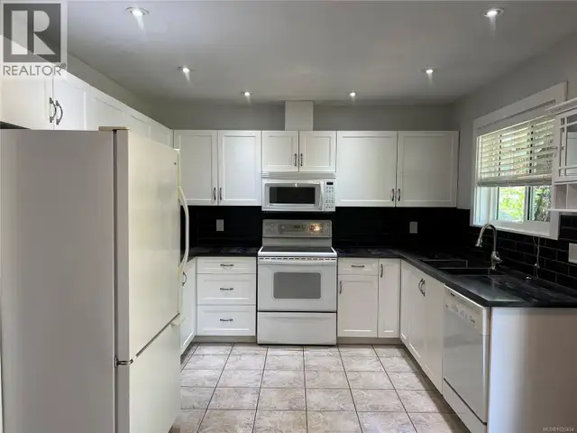 492 CEDAR Cres Gold River, British Columbia in Houses for Sale in Campbell River - Image 3
