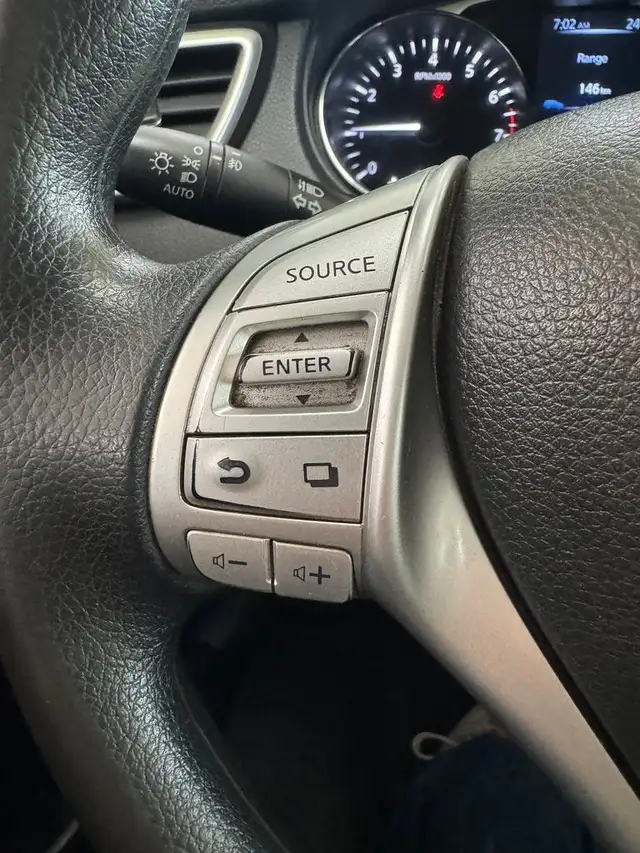 2016 Nissan Rogue AWD 4dr SV in Cars & Trucks in Longueuil / South Shore - Image 18