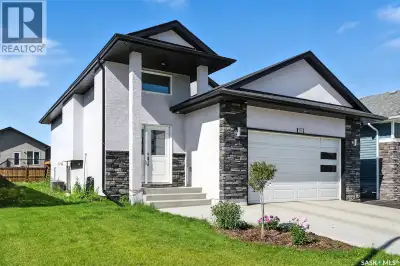 Stunning Move-in-ready Property close to all Amenities in the heart of Kensington. This Property als...