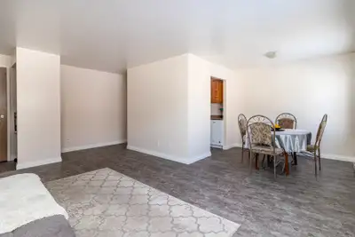 $1100/month- 2 Bedroom /1 Bath apartment available NOW in Brandon, MB. Bright and spacious 2 bedroom...