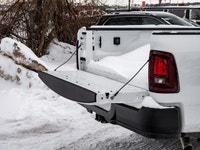 Welcome to Barrie Dodge Chrysler Jeep. DIESEL GREY/BLACK HD VINYL FRONT 40/20/40 BENCH SEAT,BRIGHT W... (image 7)