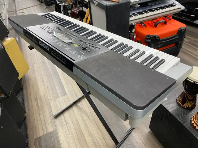 Casio WK-240 76 Keyboard in Pianos & Keyboards in City of Toronto - Image 5
