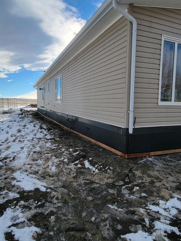Mobile Home Insulated Skirting in Garage Sales in Lethbridge - Image 2