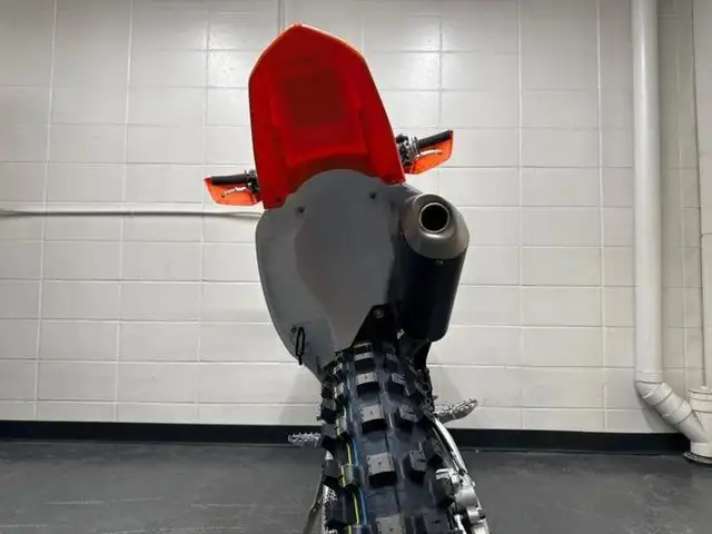 2024 KTM 250 XC-F in Dirt Bikes & Motocross in Calgary - Image 18