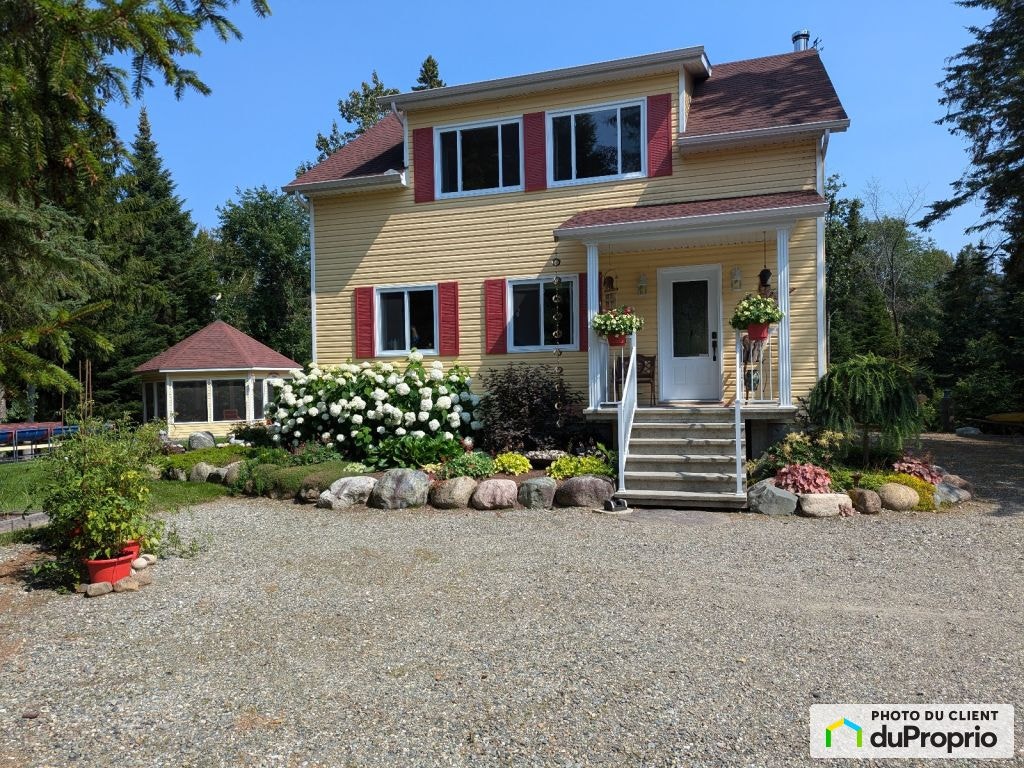 $599,900 - Country home for sale in St-Augustin-De-Woburn — photo 1