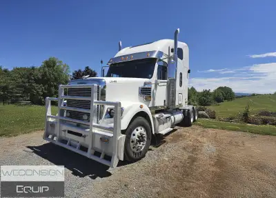 TANDEM FREIGHTLINER CORONADO SLEEPER TRUCK TRACTOR (unit #02264) Located in Windsor, NS. Shipping an...