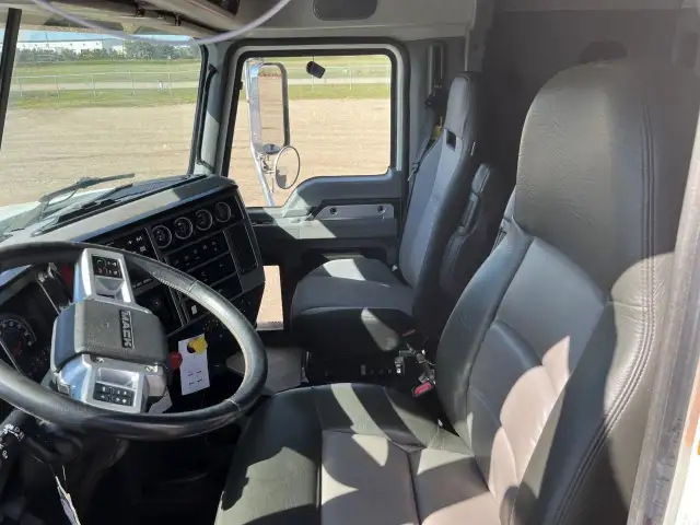 2022 Mack Pinnacle 64T 48 HD mDRIVE in Heavy Trucks in Regina - Image 10