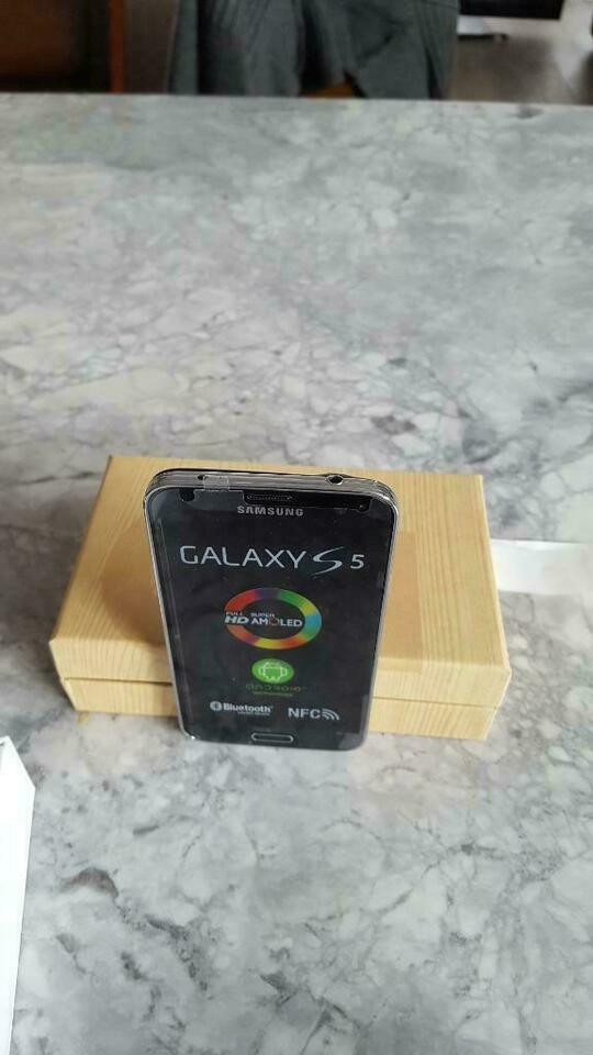Samsung S4 S5 S6 new condition all accessories unlocked warranty in Cell Phones in Calgary