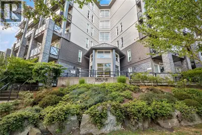 Great opportunity to move into the SKYLINE Building centrally located in Esquimalt. This 2 bed 2 bat...