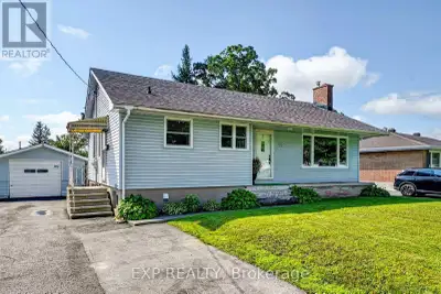 Welcome to this well-maintained 3-bedroom, 1.5-bathroom bungalow in Cornwall's popular Riverdale nei...