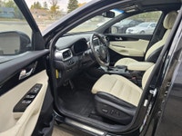 2016 Kia Sorento SX V6 Premium Comfort Meets Confident Performance Elevate every drive with this 201... (image 5)