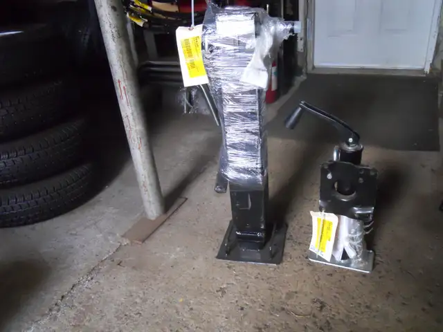 TRAILER AXLE TRAIT  4" DROP--TIRE &RIM in Other in Ottawa - Image 8