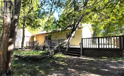 SOUTH BAY WATERFRONT COTTAGE - MANITOULIN ISLAND - This charming 2 BR 1 Bath waterfront cottage come...