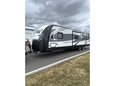 Welcome to Rock Island RV Spacious & Fully Loaded!This RV features a massive rear bunkroom, a master...