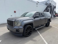 All vehicles come with a full vehicle History Report, ask to see it! T2015 GMC 1500 four-door featur... (image 1)
