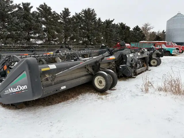 2010 MAC DON FD70 in Farming Equipment in Brandon - Image 3