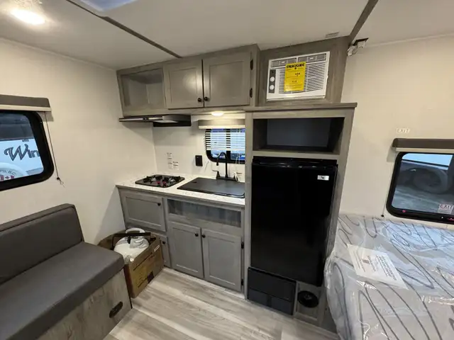 2027 ,Sun Lite,Sunset Park RV 15MB in Travel Trailers & Campers in Kamloops - Image 9