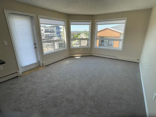 2 Bedroom 2 Bath Top Floor Corner Suite in Lakewood63351298103683123