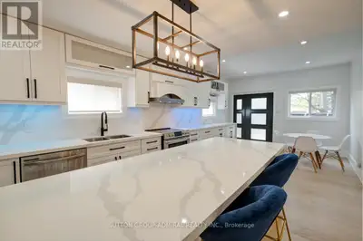 MAIN & 2ND FLOOR - 70 CARLAW AVENUE Toronto (South Riverdale), O