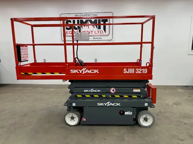 2017 Skyjack SJ3219 Electric Scissor Lift in Heavy Equipment in Hamilton - Image 2