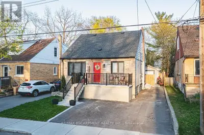 Welcome to 73 West 3rd, a lower level rental unit in an amazing location. Fully renovated 2 bedroom...
