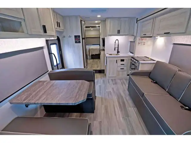 2024 Forest River Sunseeker 3250 2 extension 2024 + lit superpos in RVs & Motorhomes in Laval / North Shore - Image 5