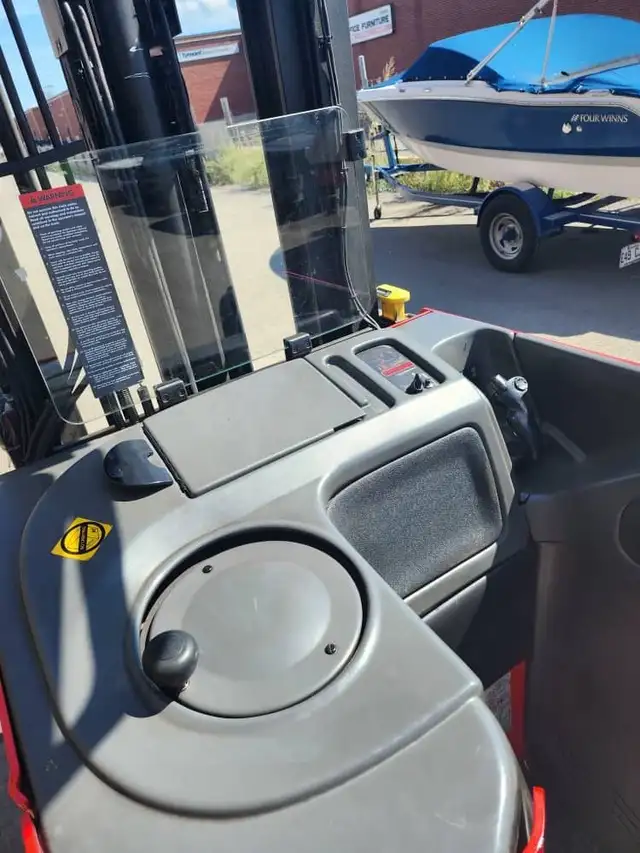 2014 Raymond DOUBLE DEEP REACH 2500LB cap charger Included in Heavy Equipment in Mississauga / Peel Region - Image 9