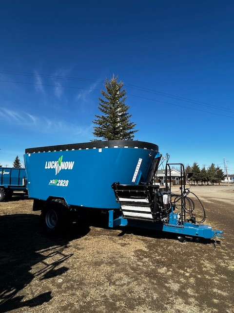 NEW 2820 VERTICAL LUCKNOW FEED MIXER in Farming Equipment in Lloydminster