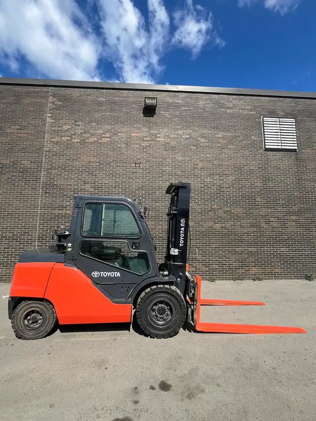 2018 Toyota LPG OUTDOOR Forklift with 11000 LB Cap Fork-position in Heavy Equipment in Mississauga / Peel Region - Image 2