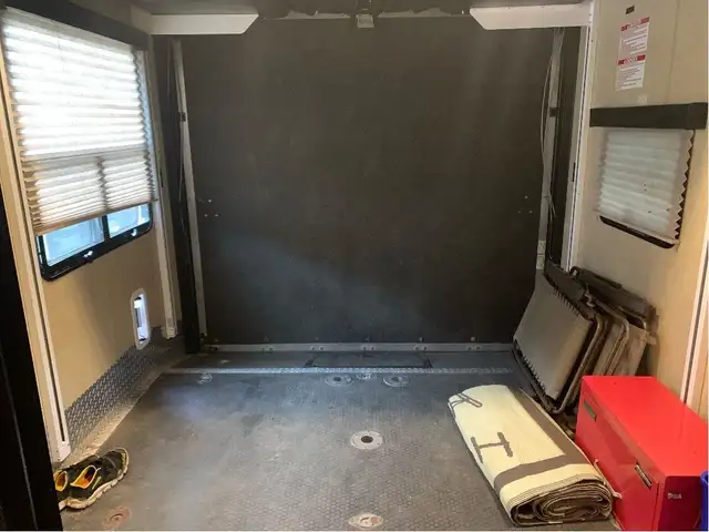 2014 Dutchmen Voltage V3200 TOY HAULER 36' OAL 10'GARAGE in Cargo & Utility Trailers in Guelph - Image 11