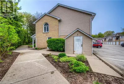 Highly Sought-After LOCATION in desirable Headon Forest in the heart of Burlington. End unit one lev...
