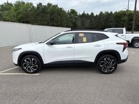// ACCIDENT FREE!! // // SINGLE OWNER! // This 2024 Chevrolet Trax 2RS FWD is a smart compact SUV wi... (image 1)