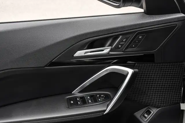 2025 BMW X1 xDrive28i AWD * Cuir * Carplay et Android        * L in Cars & Trucks in City of Montréal - Image 17