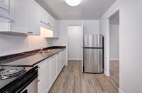 Kingswood Estates is also surrounded by Alpine Park, McLennan Park and just a short distance to Pete... (image 1)