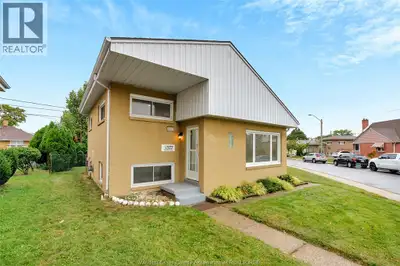 WELCOME TO 1377 GRANVILLE, WINDSOR! THIS SOLID BRICK 3-LEVEL SIDE-SPLIT IS SITUATED ON A CORNER LOT...