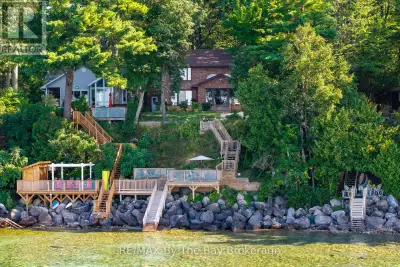 Perched majestically on the stunning shores of Georgian Bay this 37' Waterfront custom built all bri...