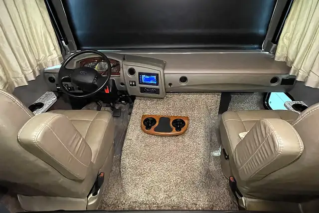2018 Holiday Rambler Admiral 30U – Pre-Owned Class A Motorhome.  in RVs & Motorhomes in Red Deer - Image 15