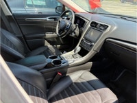LOW MILEAGE!! LEATHER INTERIOR, HEATED SEATS, SUNROOF, DUAL CLIMATE CONTROL, TOUCH SCREEN CONTROLS,... (image 4)