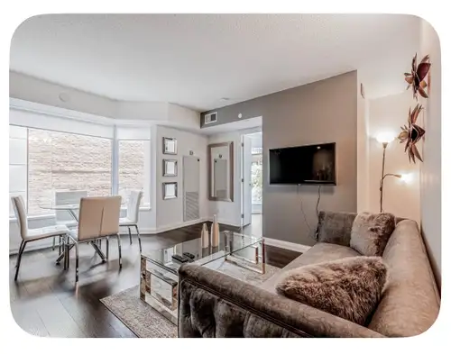 BLoor YorkVille Short term Central Exclusive Elegant Executive Yorkville area Start October/ Novembe...
