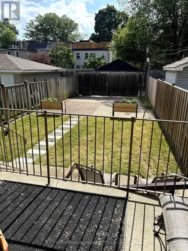 UPPER - 18 PAPE AVENUE Toronto (South Riverdale), Ontario in Long Term Rentals in City of Toronto - Image 16