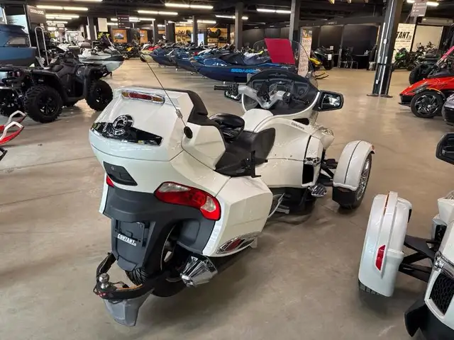 2012 Can-Am Spyder RT Limited (SE5) in Sport Touring in West Island - Image 5