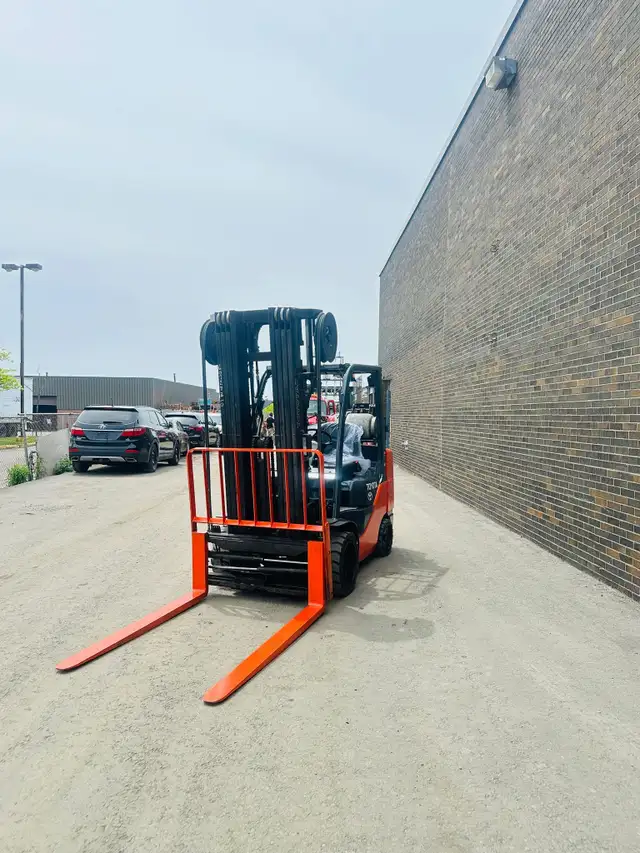 2020 Toyota 6500lbs cap Forklift 4stage sideshift Forkpositioner in Heavy Equipment in Mississauga / Peel Region - Image 8