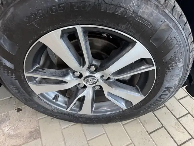 2018 Toyota RAV4 AWD XLE in Cars & Trucks in Longueuil / South Shore - Image 10