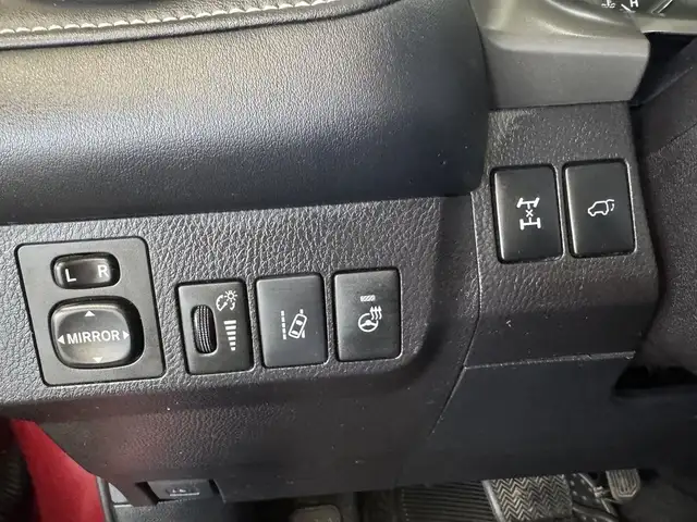 2018 Toyota RAV4 AWD XLE in Cars & Trucks in Longueuil / South Shore - Image 20