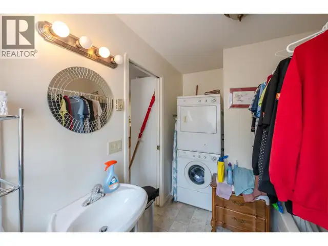 3935 Lakeside Road Penticton, British Columbia in Houses for Sale in Penticton - Image 29