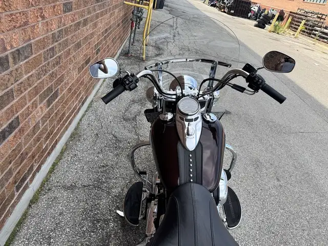 2011 Harley-Davidson Heritage Softail Classic **CANADIAN BIKE**  in Street, Cruisers & Choppers in Markham / York Region - Image 18